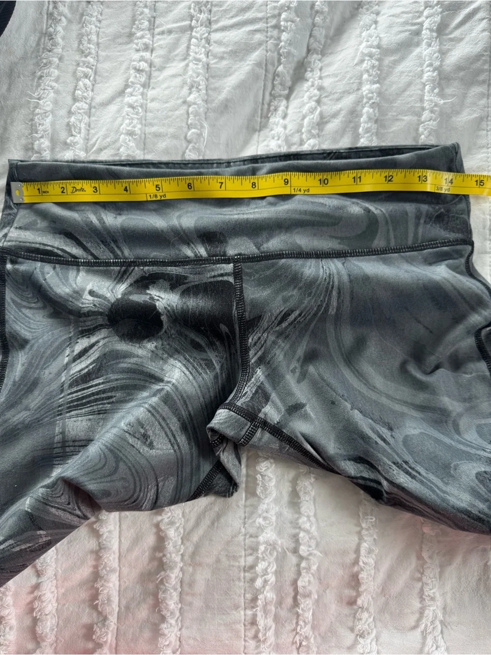 Alo Yoga Goddess Ribbed Legging size medium in Marble Swirl.